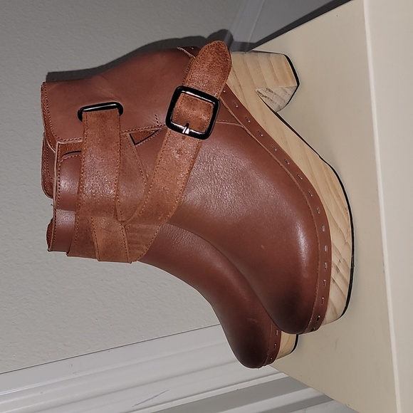 Free People Bungalow Clog Boot - Picture 4 of 8